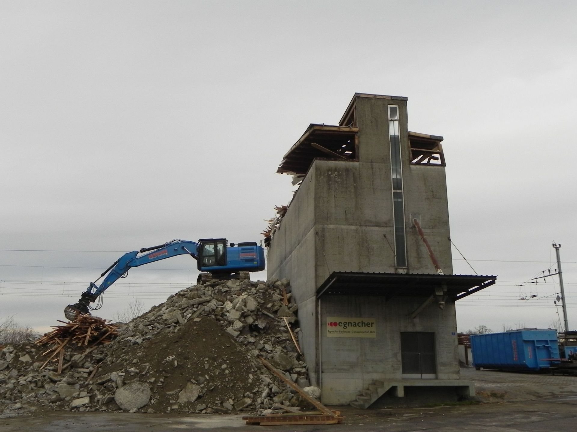 Tief-und Strassenbau, Aushub und Umgehungsarbeiten Winden