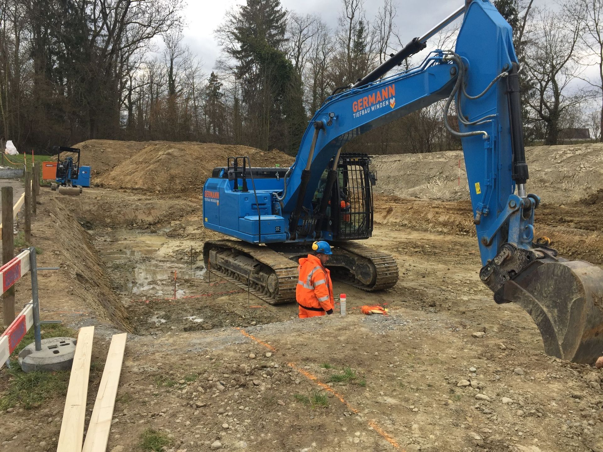 Tief-und Strassenbau, Aushub und Umgehungsarbeiten Winden