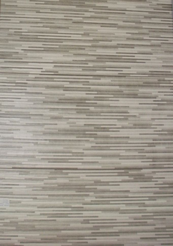 Un primer plano de un piso de baldosas con un patrón de rayas.