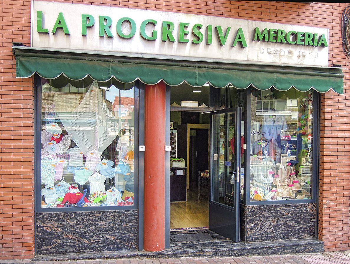 The front of a store called la progresiva merceria