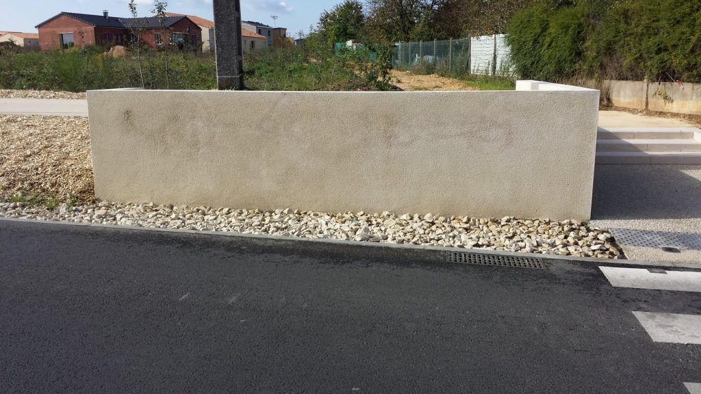 Petit muret nettoyé