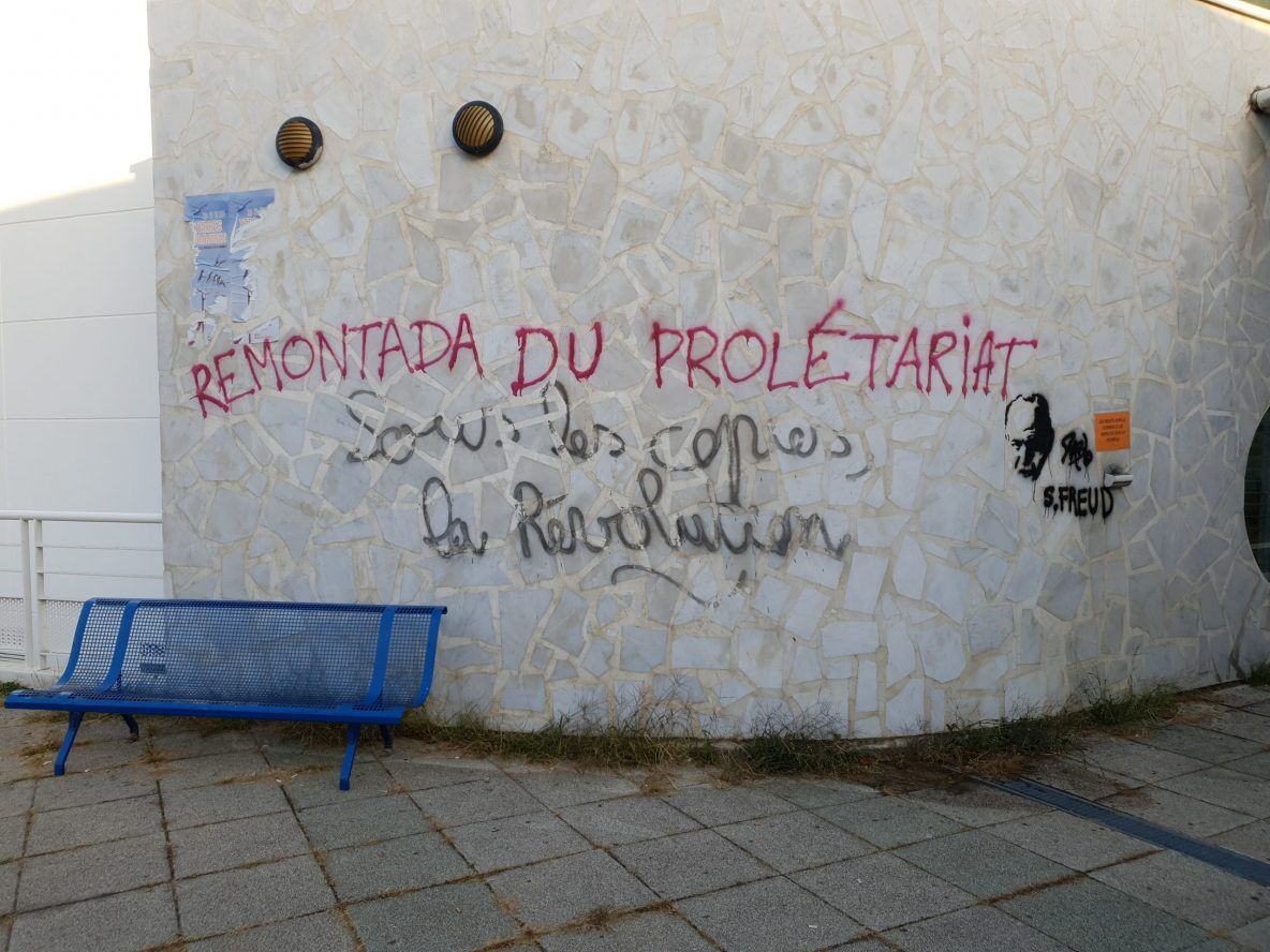 Mur avec graffiti