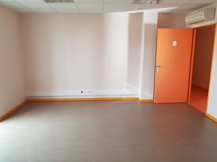 Une pièce vide nettoyée