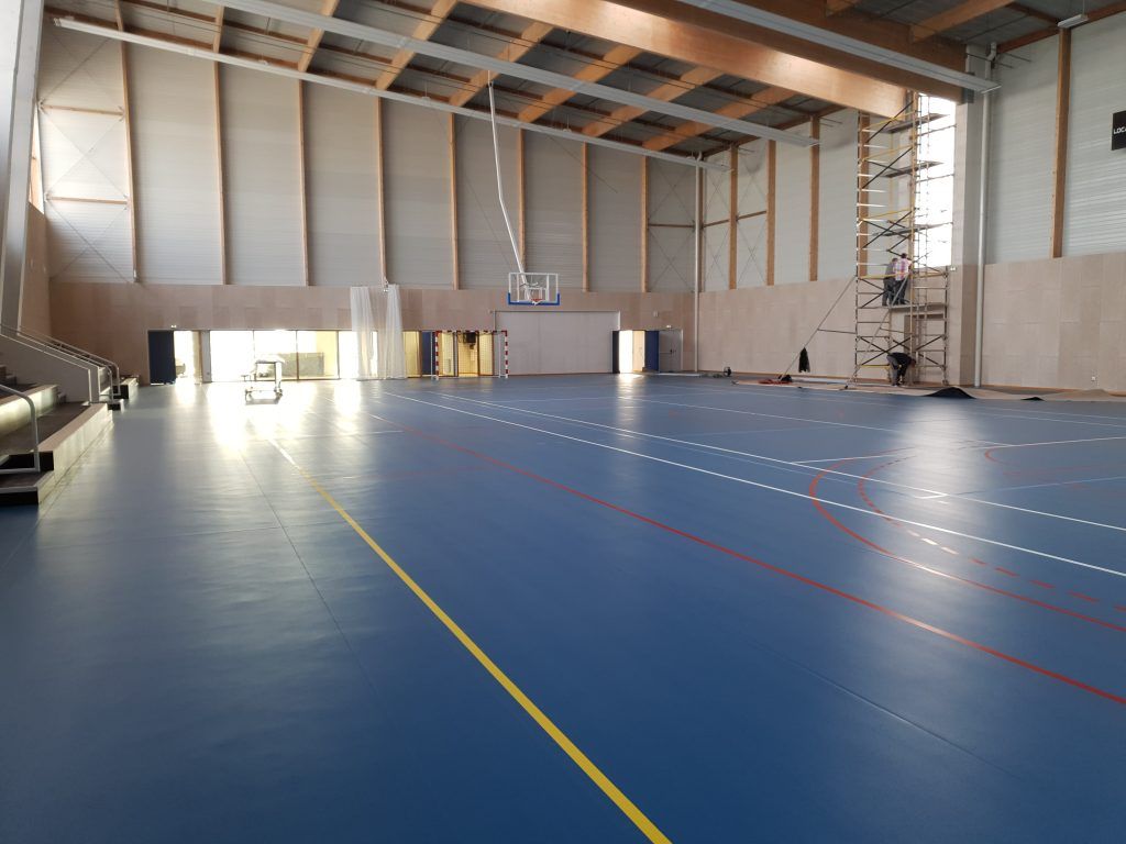 Sol de gymnase nettoyé