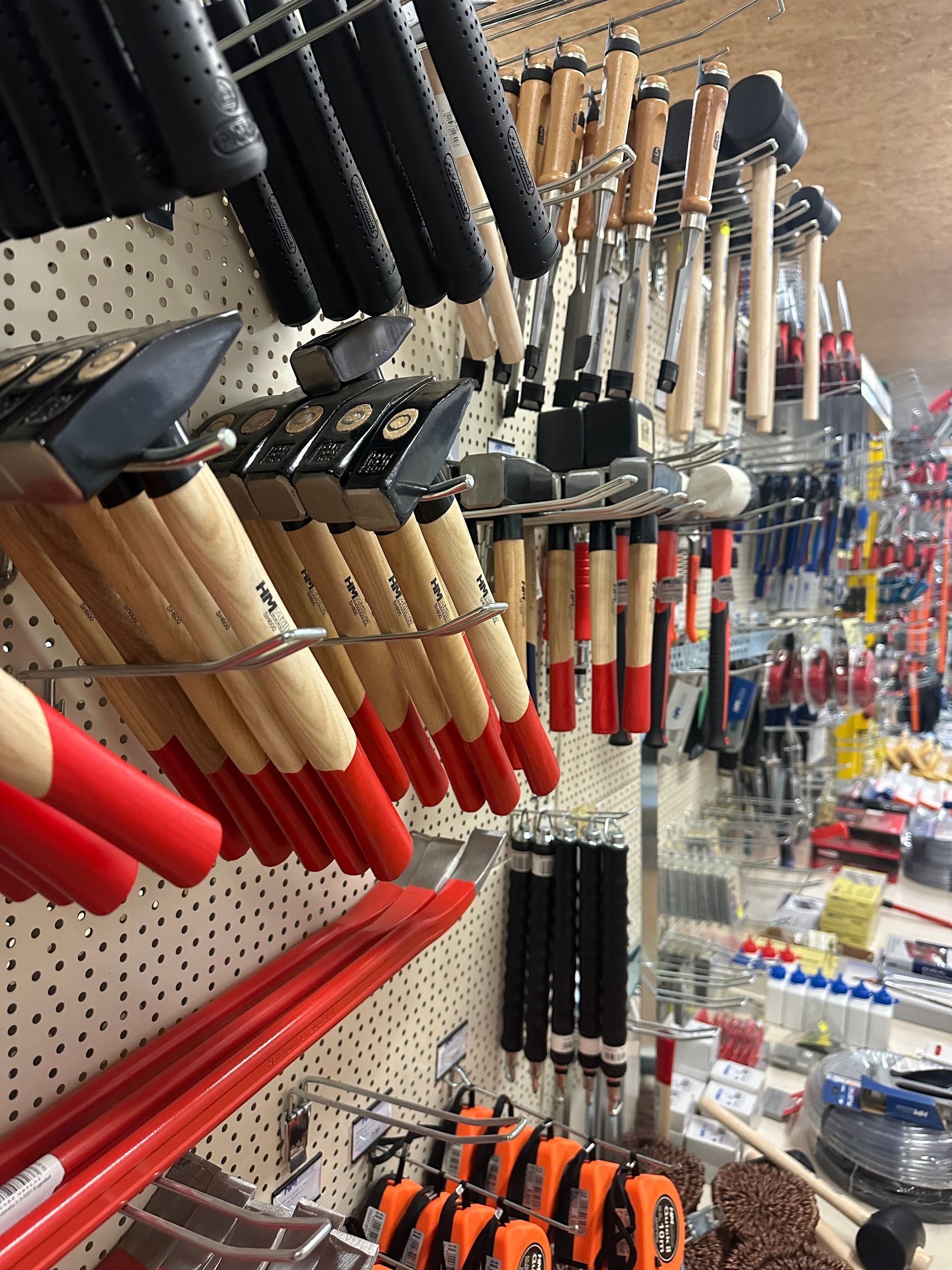 Eine Baustelle mit blauem Himmel im Hintergrund, Bau- & Brennstoffe Bender