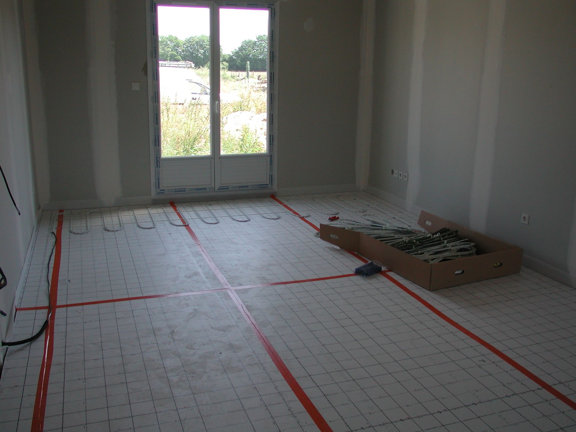 Photo d'une installation de chauffage électrique au sol