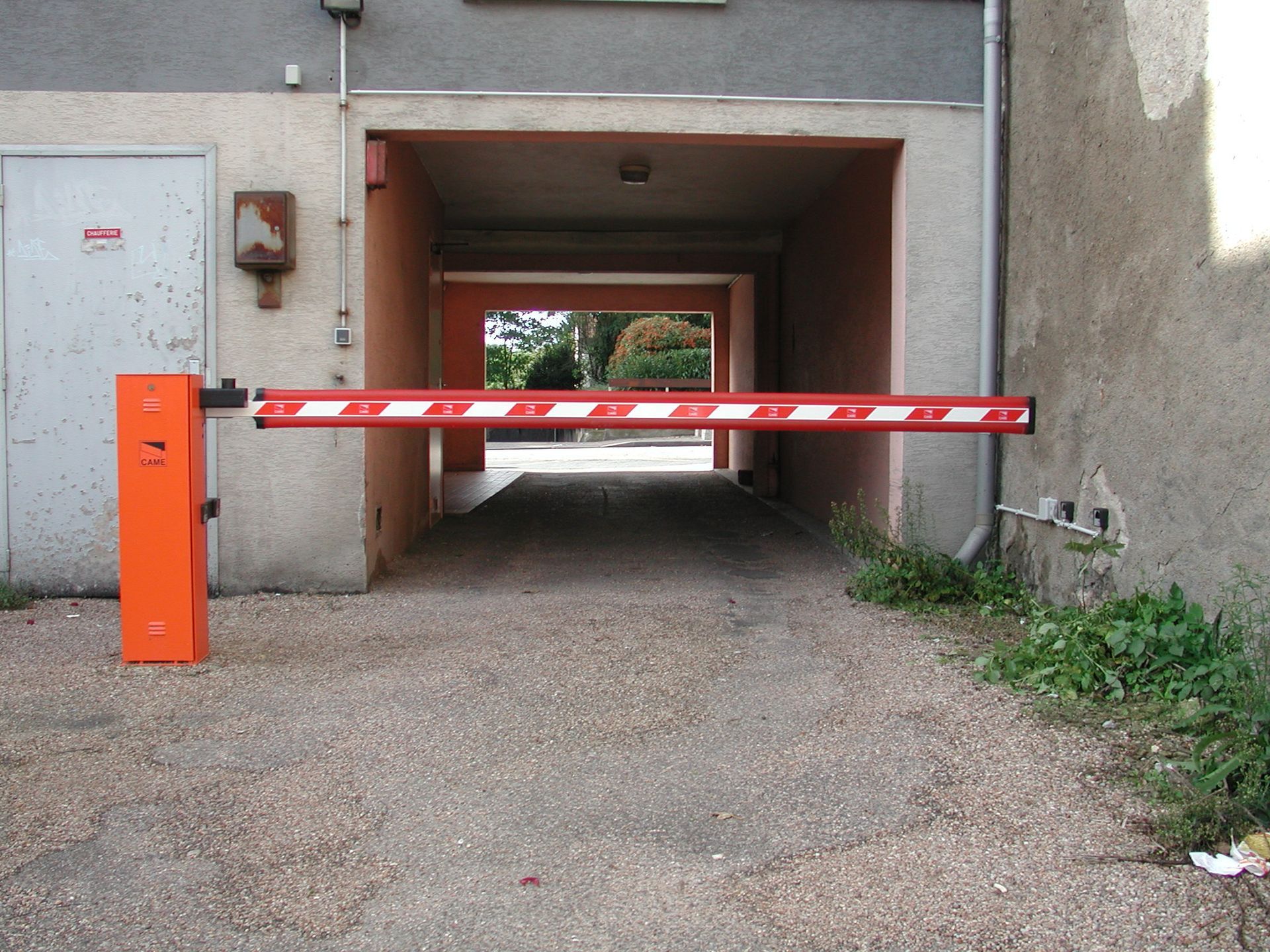 Photo d'une barrière motorisée