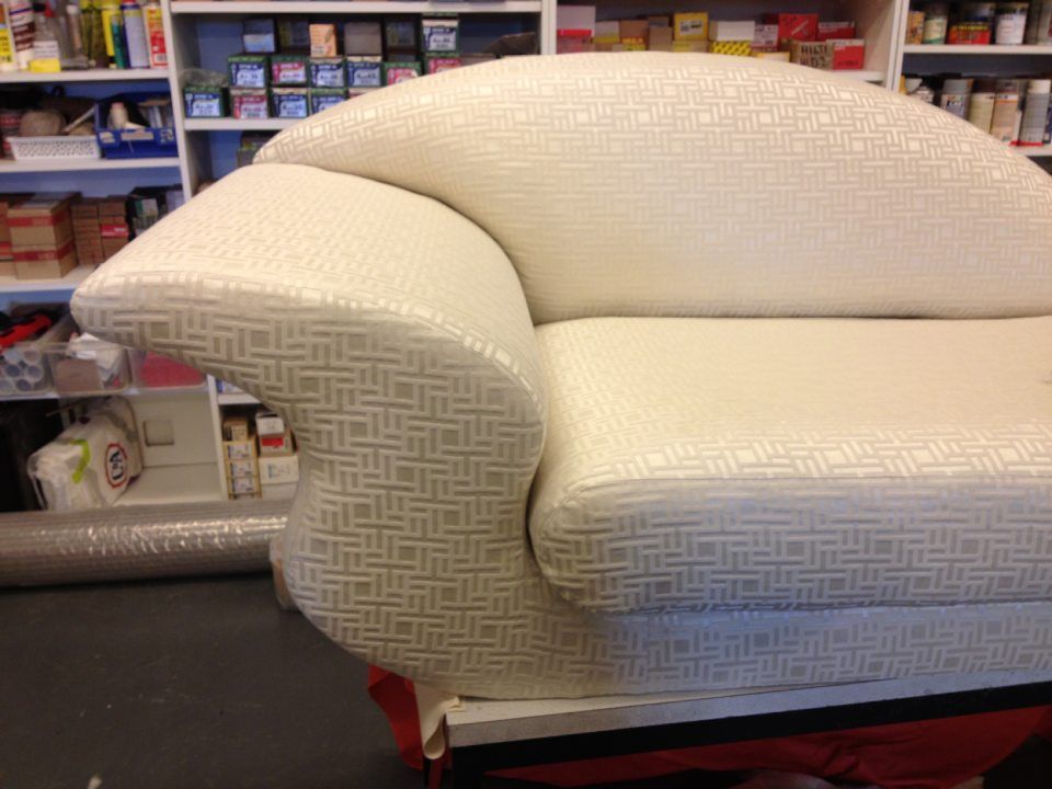 Weisses Sofa von Rosa Innendekorationen