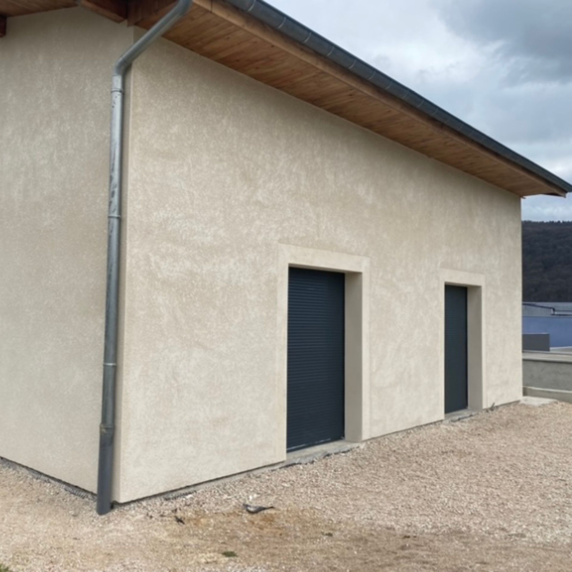 Façade avec crépi beige