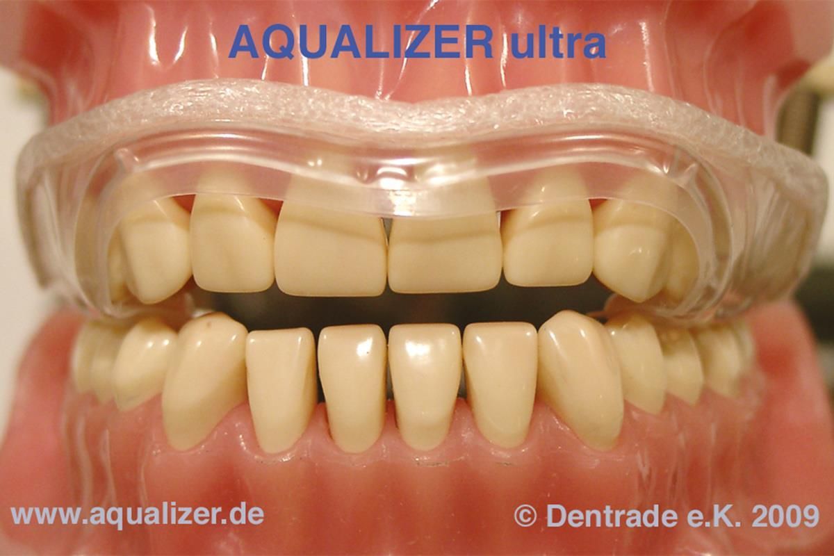 Ein Bild von einem Mund mit den Worten Aqualizer Ultra darauf