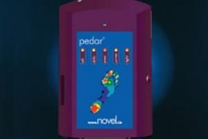 Eine violette Box mit einem blauen Bildschirm und einem Fußabdruck darauf.