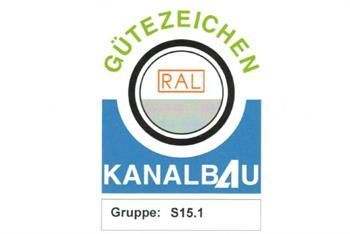 Ein blau-weißes Schild mit der Aufschrift „Gutezeichen Kanalbau“