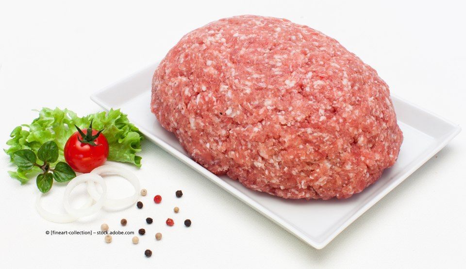 Rohes Fleisch mit Petersilie