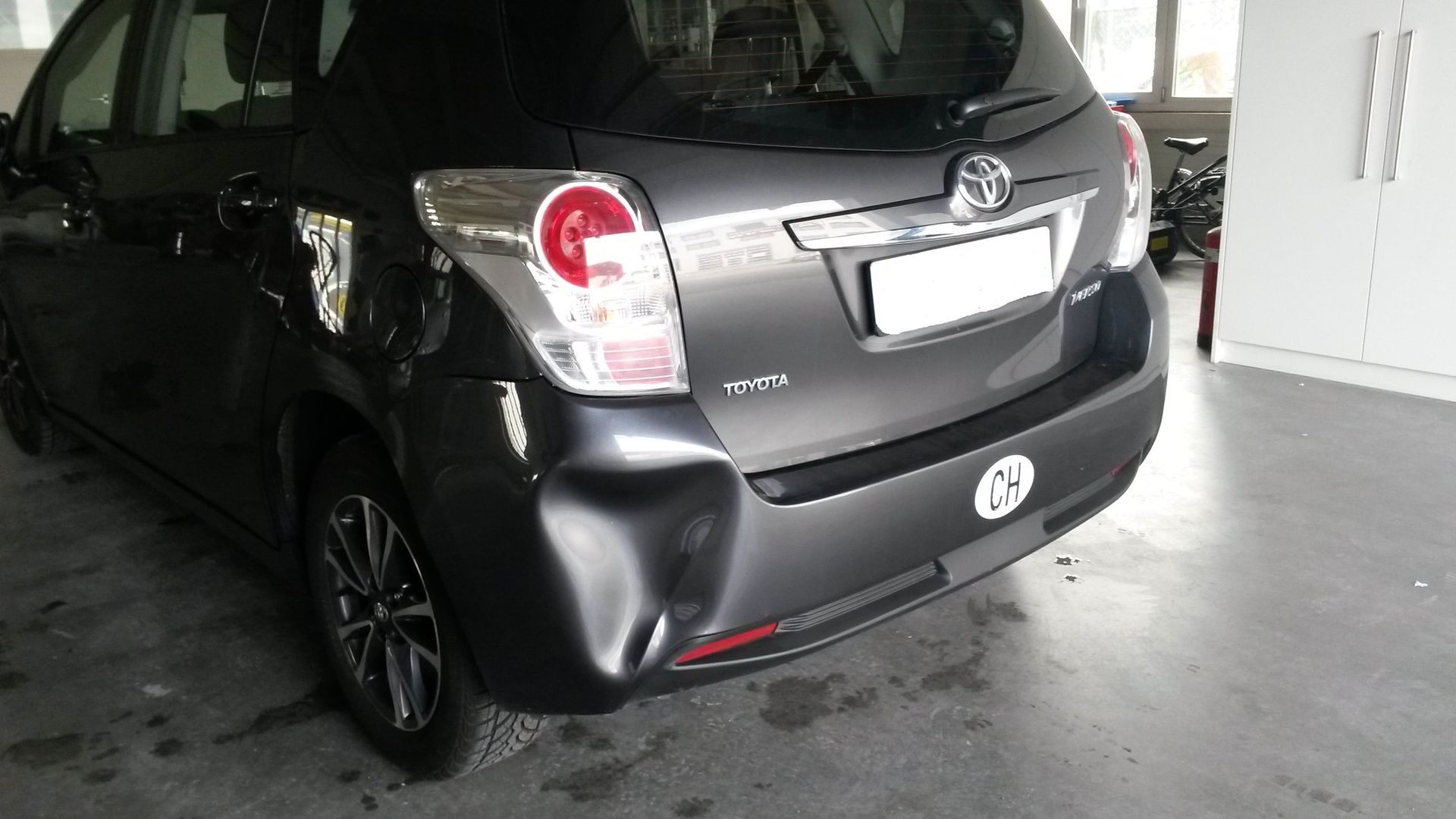 Volgger Carrosserie und Spritzwerk - Toyota Kunststoffreparatur