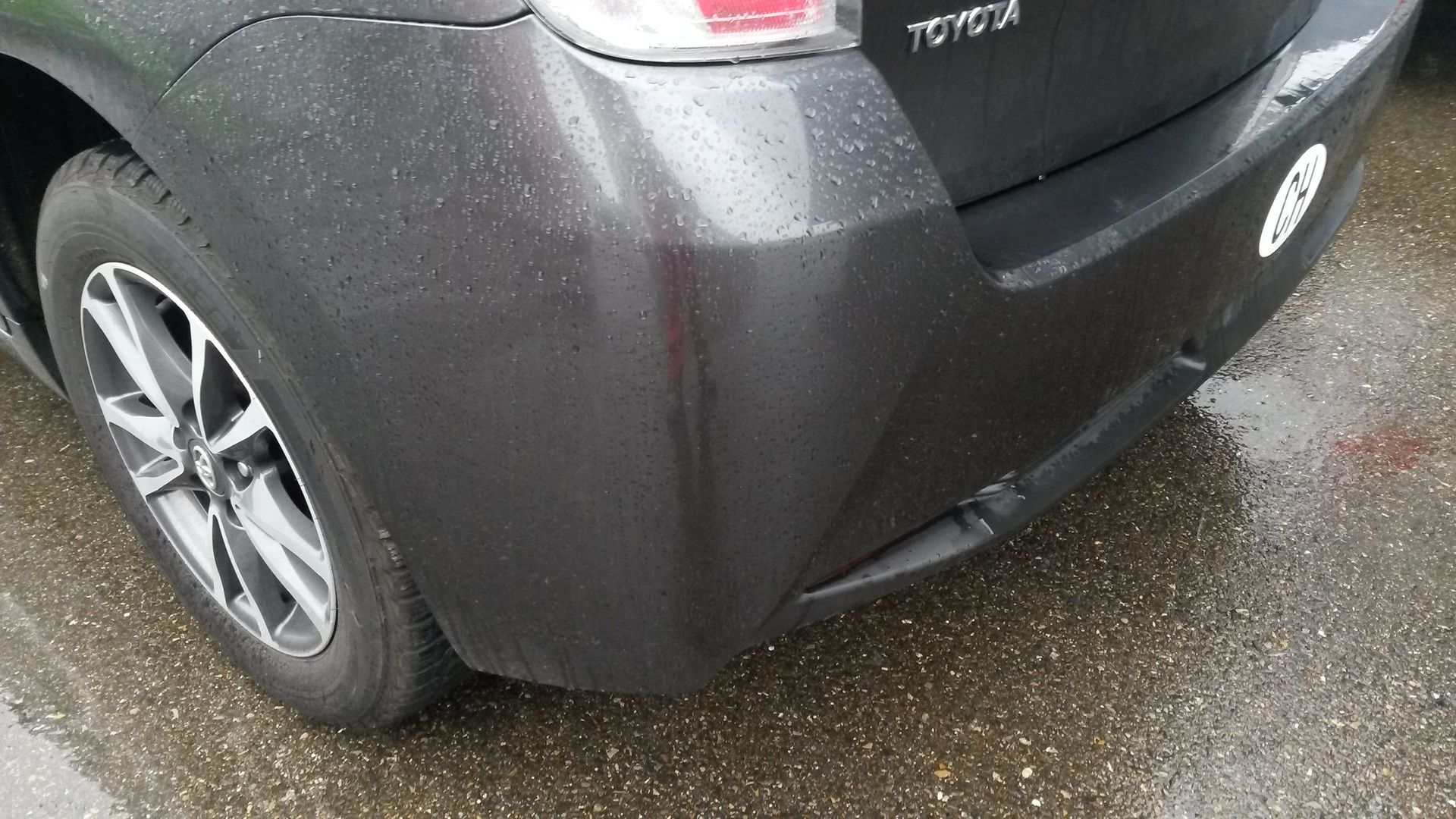 Volgger Carrosserie und Spritzwerk - Toyota Kunststoffreparatur