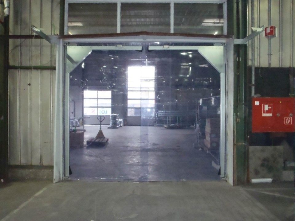 Industrietor mit Glas