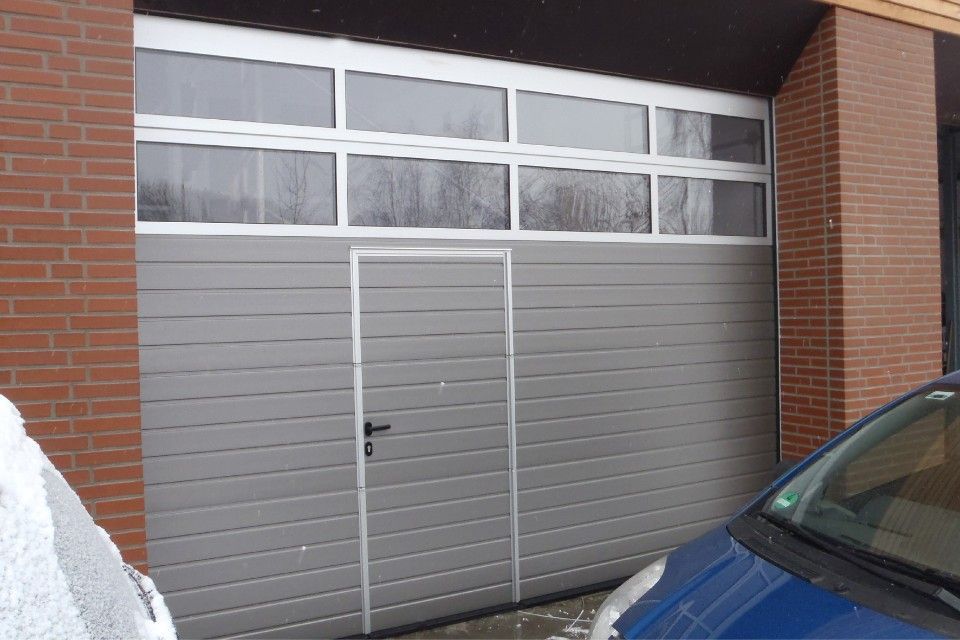 silbernes Industrietor