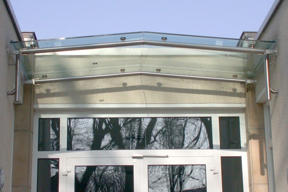 Vordach aus Glas