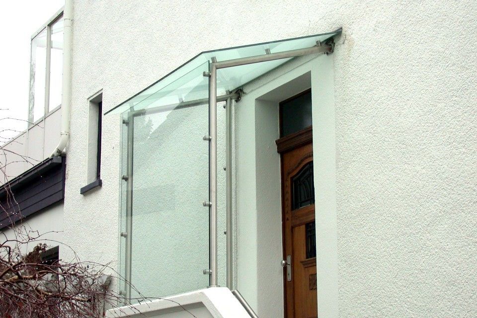 Vordach über einer Haustür