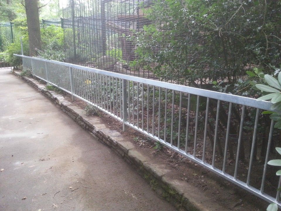 sehr langes Geländer