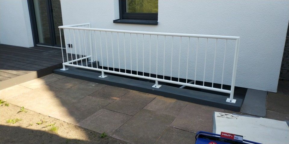 weißes Geländer
