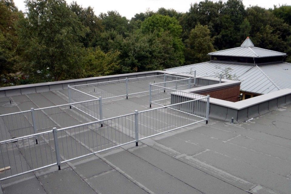 Geländer auf einem Dach