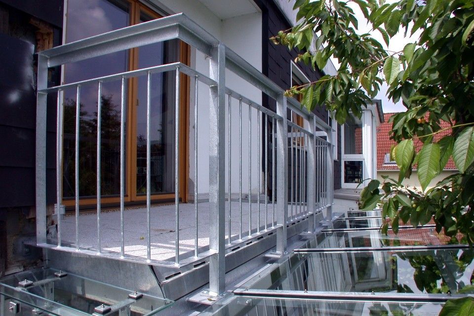 Geländer vor einem Haus