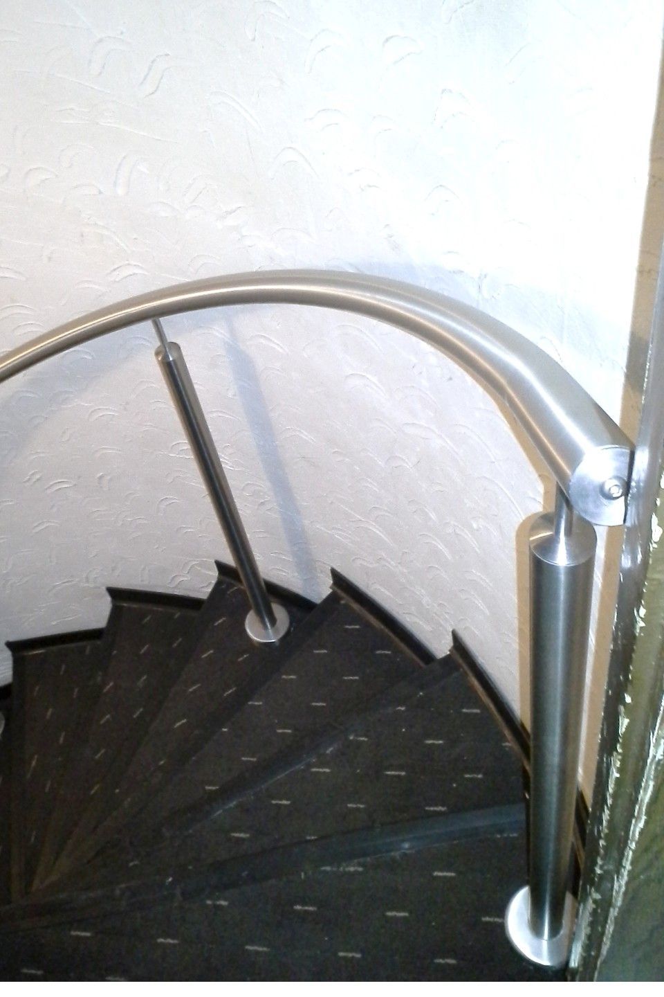 Handlauf auf einer Treppe in der Mitte