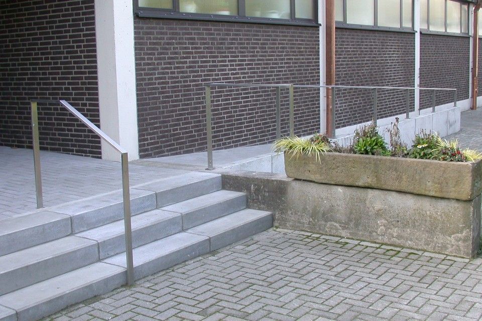 Handlauf auf einer Treppe in der Mitte