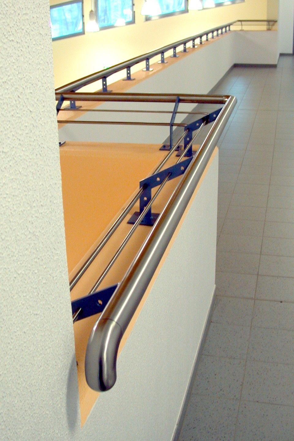 Handlauf an einer Mauer