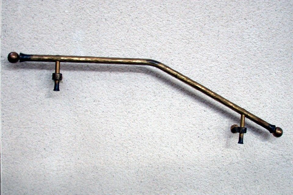 alter goldener Handlauf