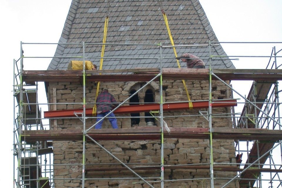 Montagearbeiten am Kirchturm