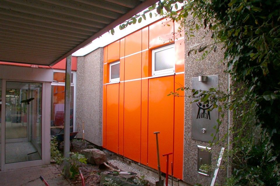 orange-farbende Wand