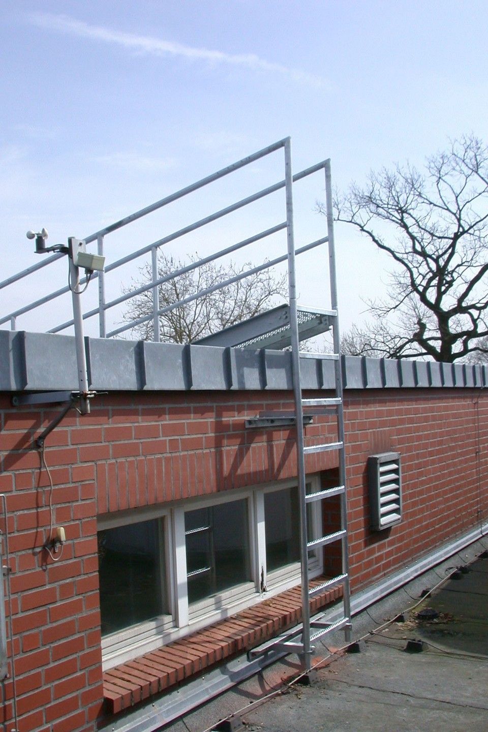 Leiter auf einem Dach