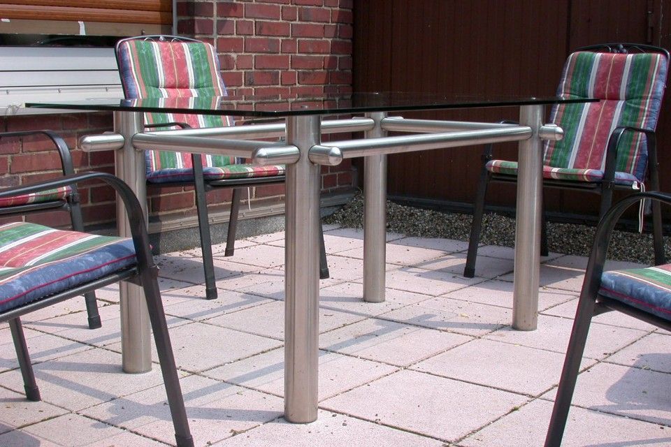 Tisch für eine Terrasse