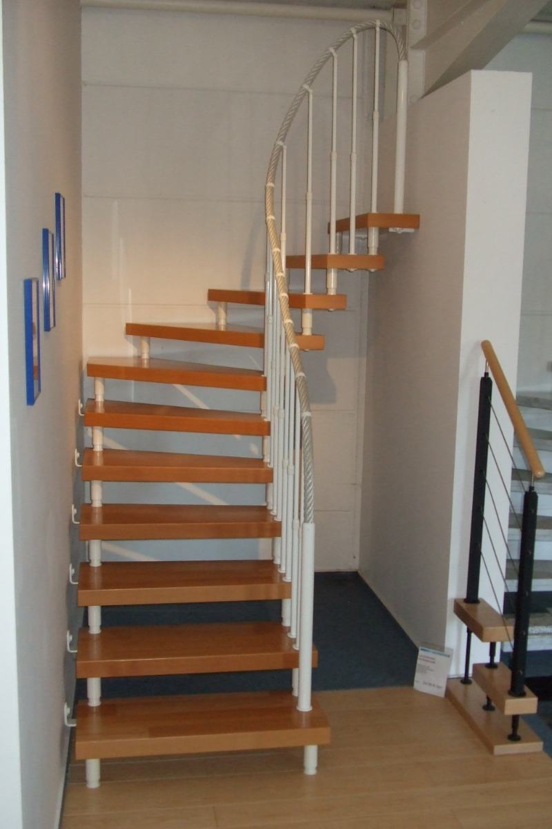 Wendeltreppe auch für den kleinen Raum von Fenstherm Handels GmbH