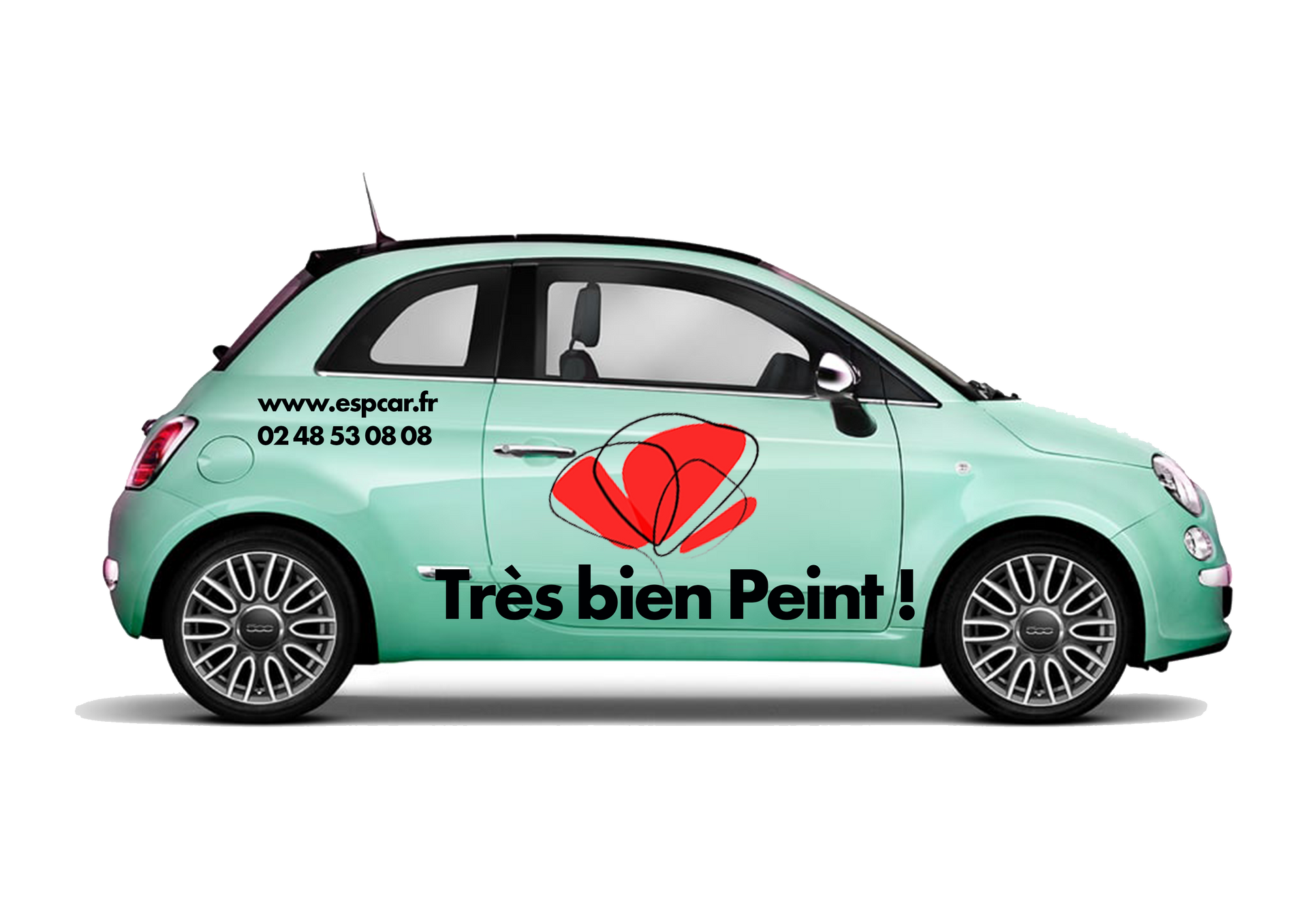 Un homme examine le moteur d'une voiture, capot ouvert