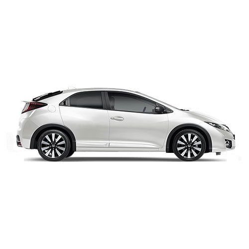 Um honda civic hatchback branco é mostrado de lado em um fundo branco.