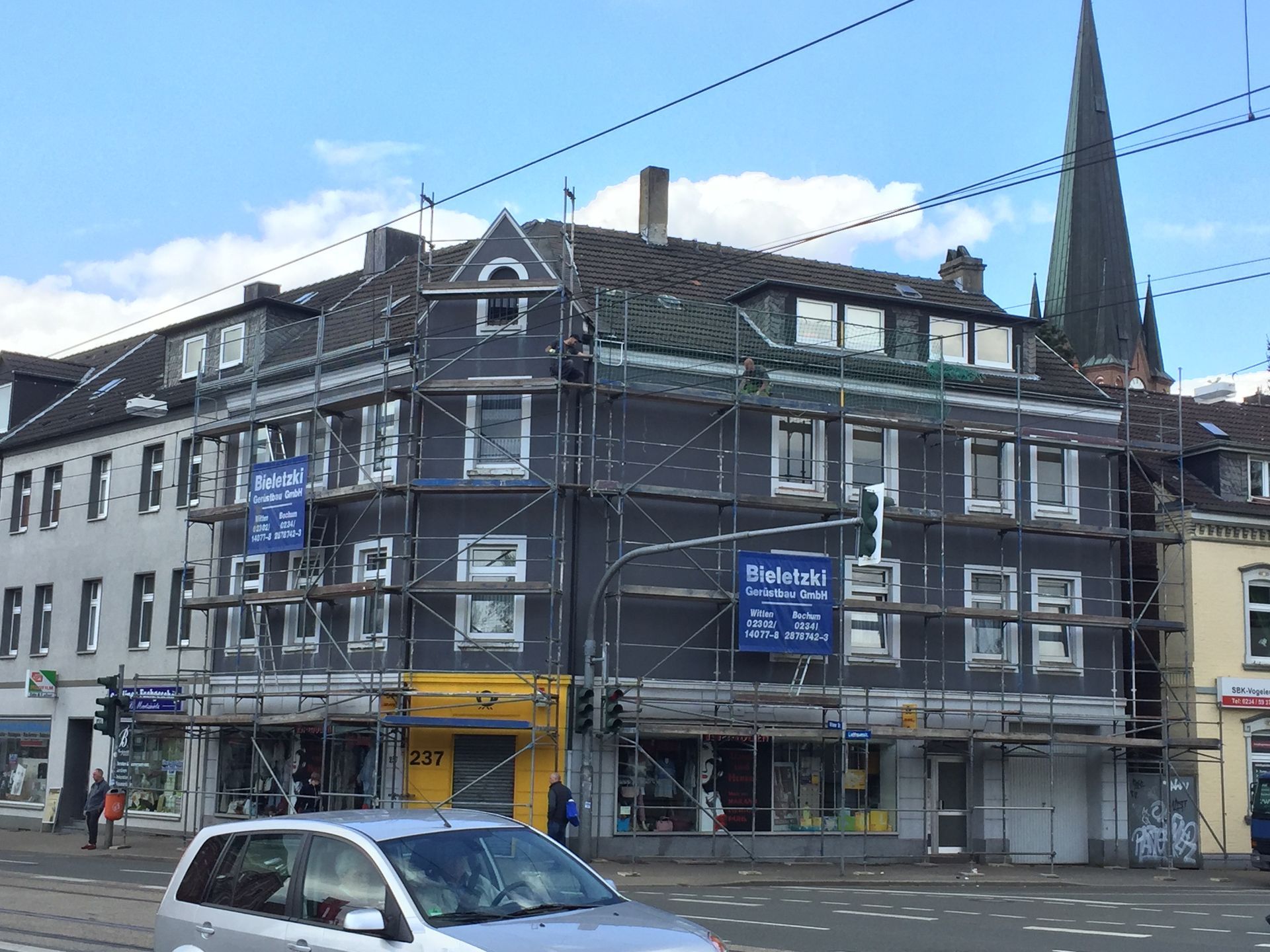 Fassade mit Baugerüst