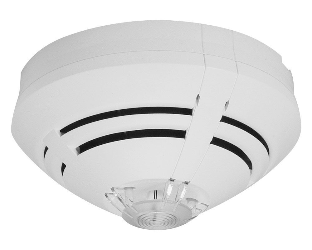 Weißer, an der Decke montierter Brandmelder mit schwarzen Lüftungsöffnungen und klarer Sensorlinse.