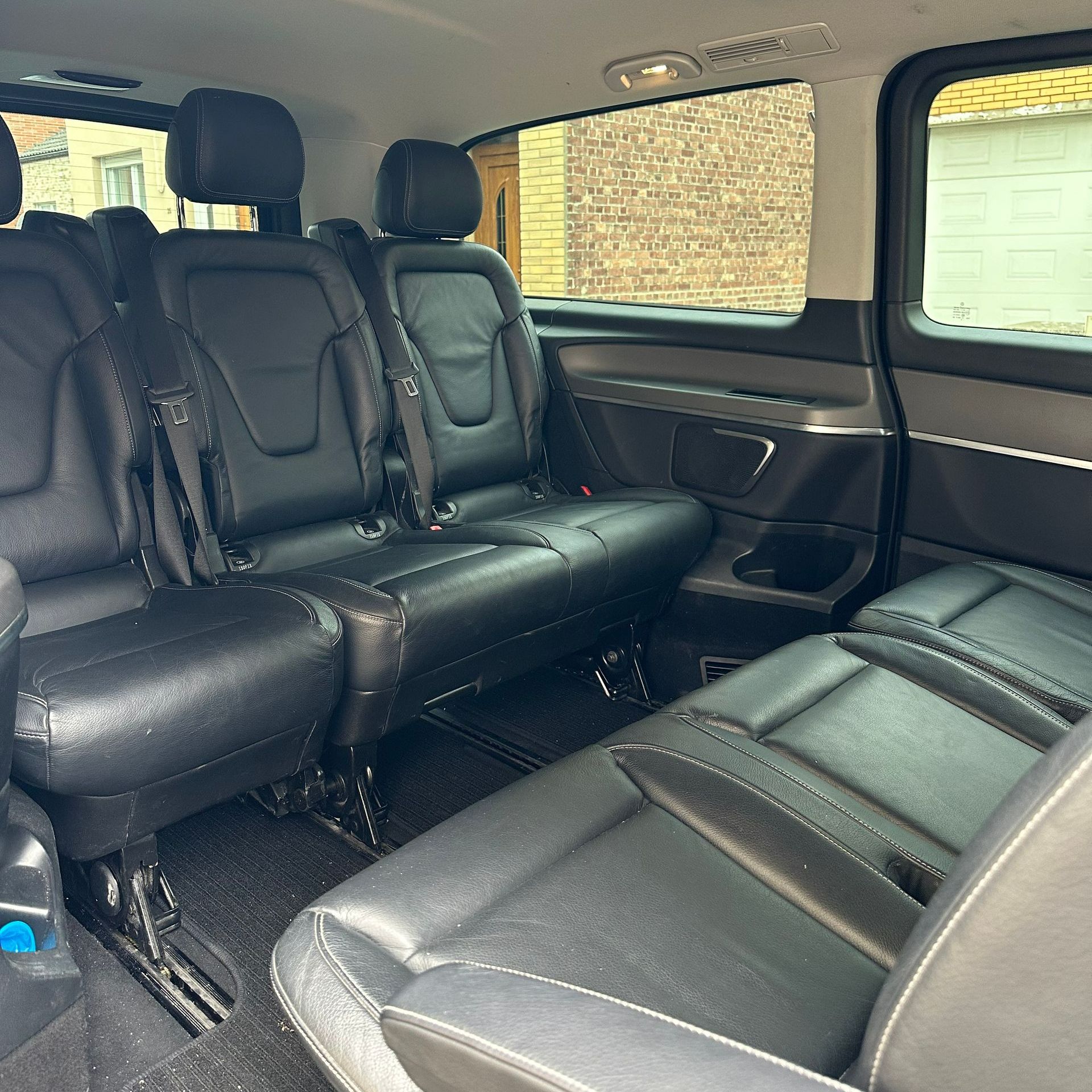 Intérieur d'un van pour 8 personnes