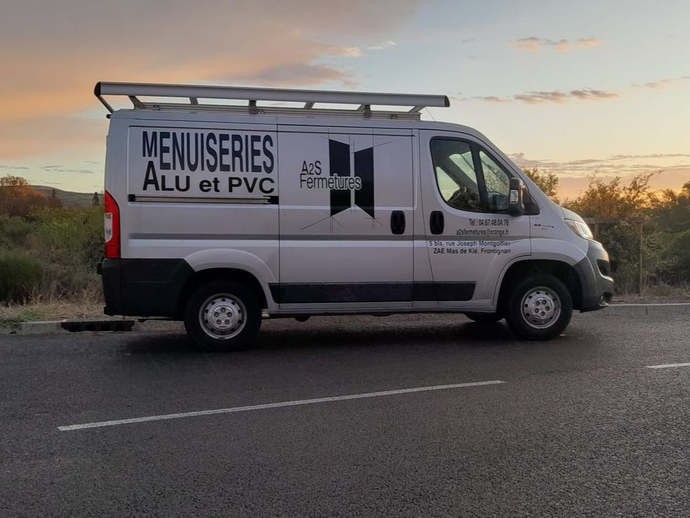 Vehicule des poseurs de la société A2S Fermetures