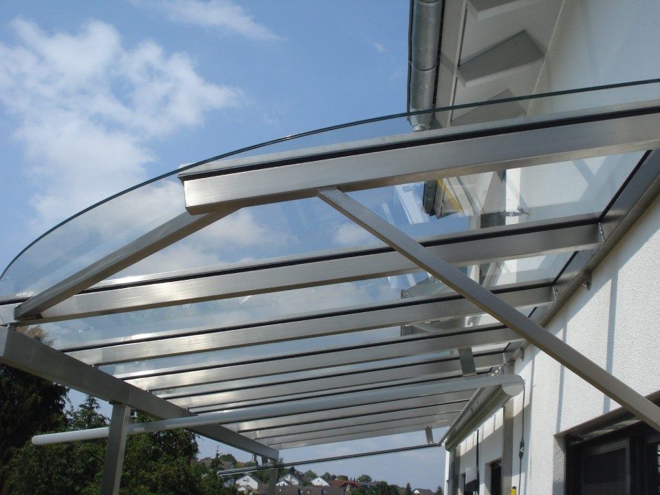 Gasüberdachung hergestellt durch Bayer Erwin Metallgestaltung