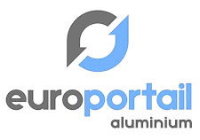 Logo Europortail en aluminium, texte noir et bleu avec icône de flèche circulaire