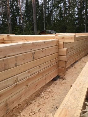 hirsirakentaminen ja hirsitalon seinät