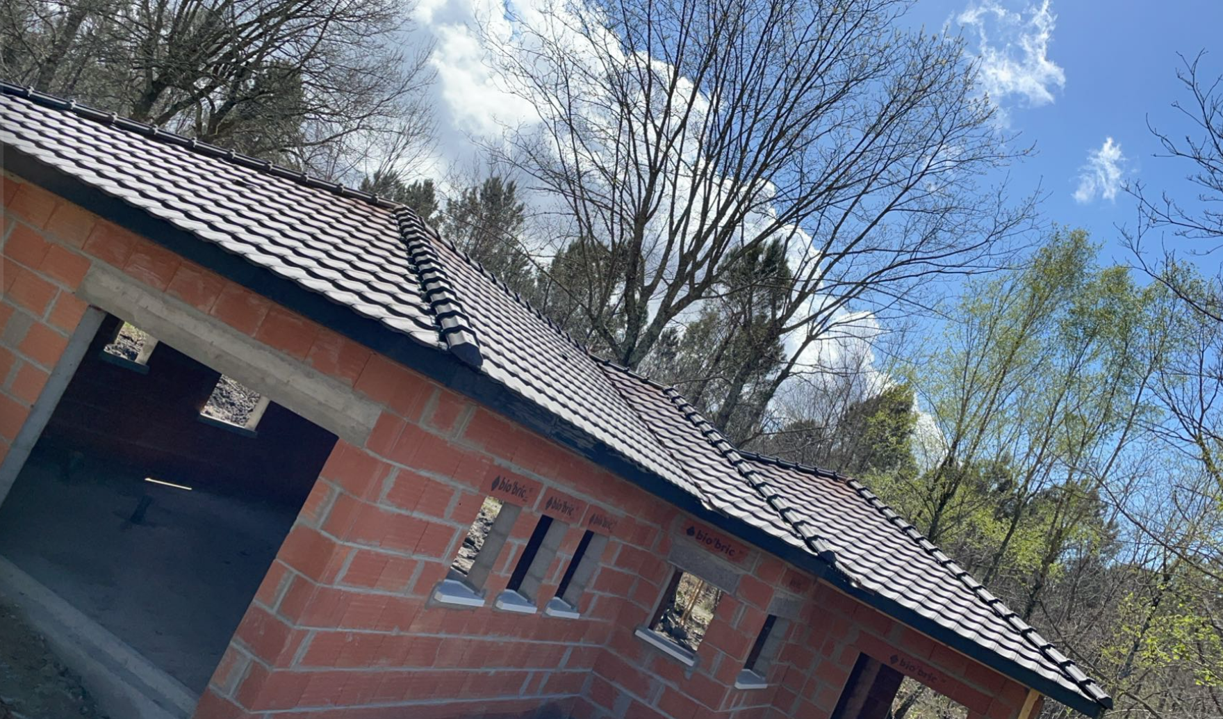 Travaux en neuf avec la pose de toiture pour une maison de plain-pied