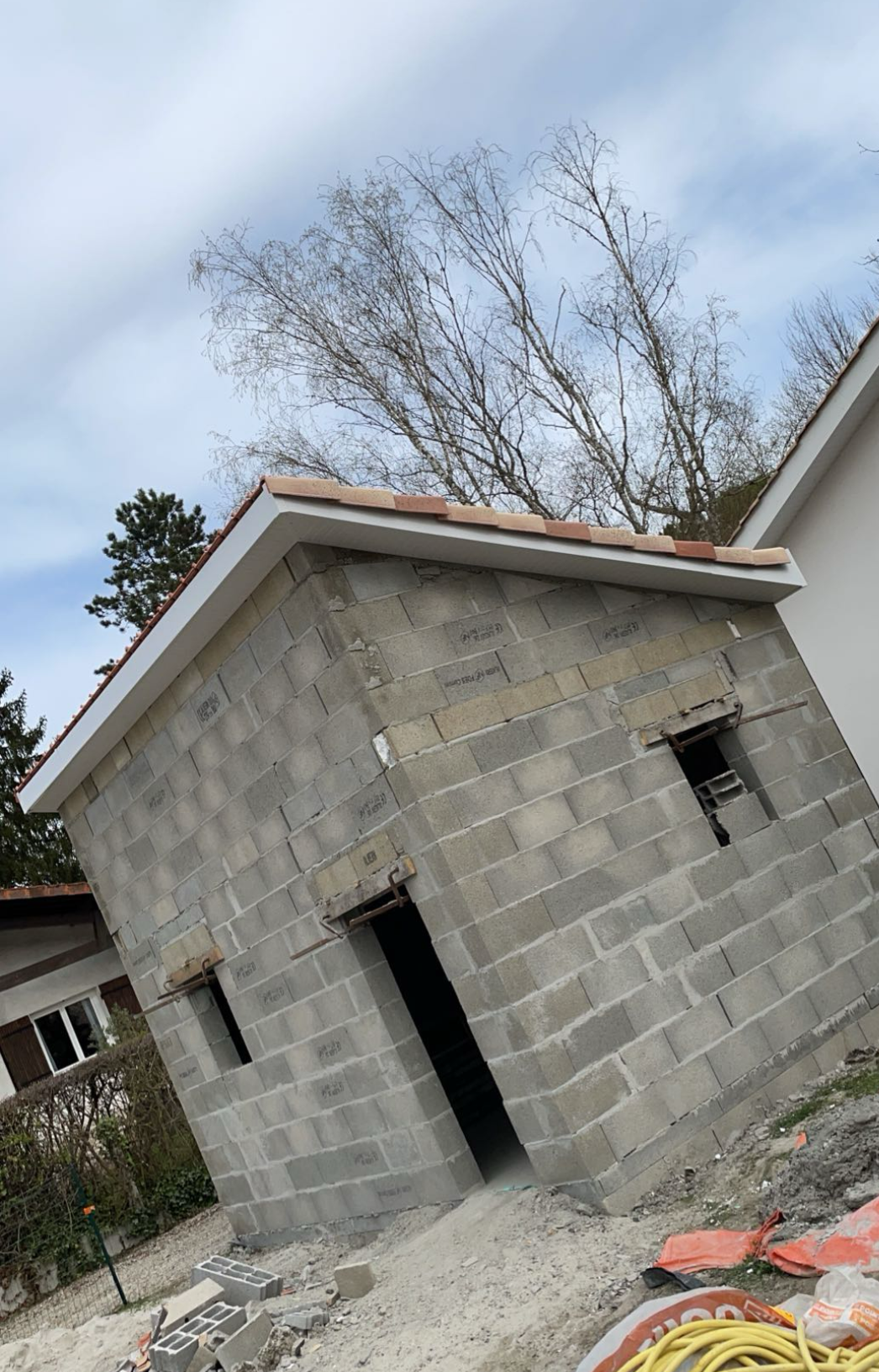 Toit en pente pour la construction d'une habitation