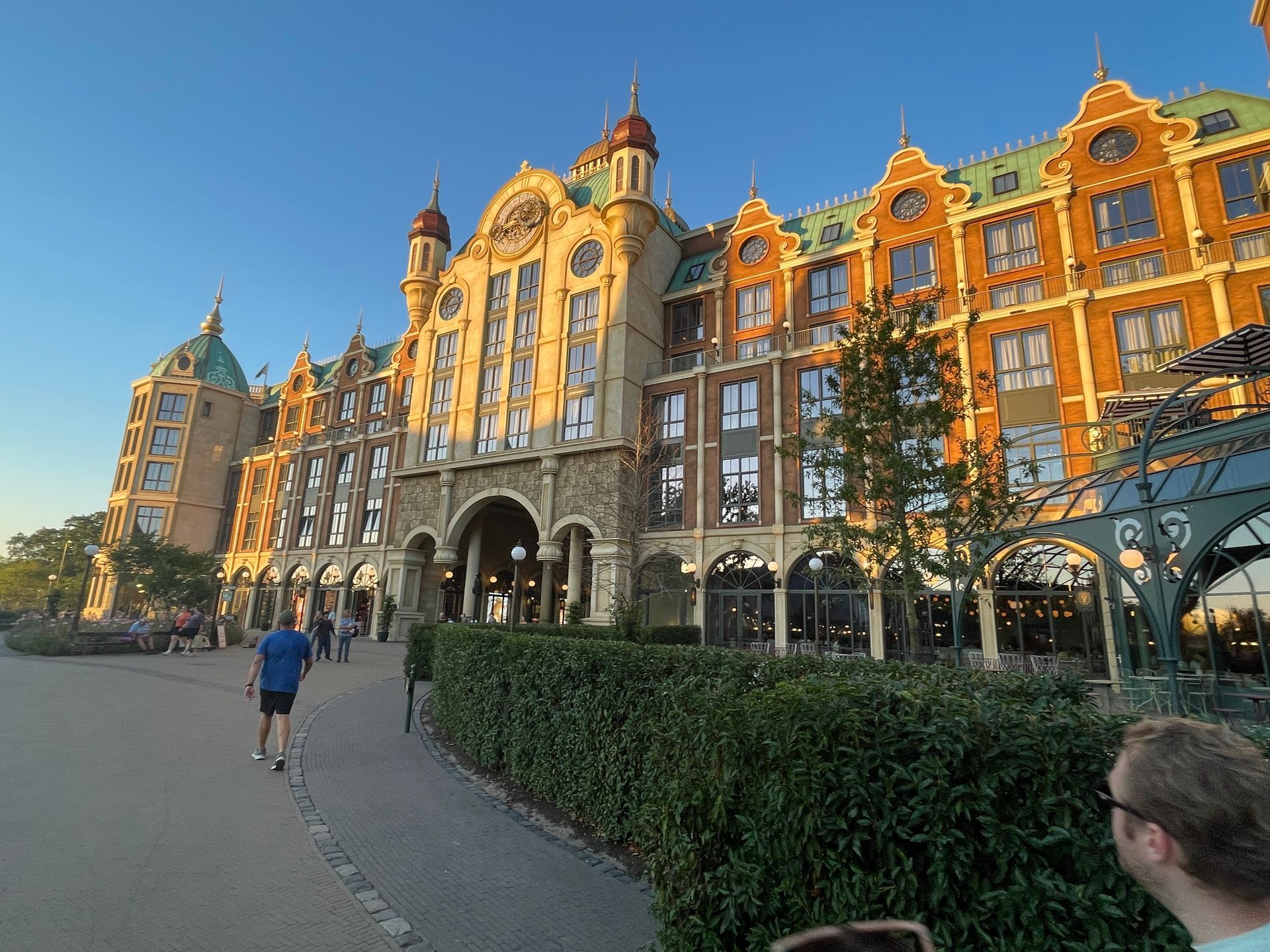 Efteling Grand Hotel im Licht der Sonnenfinsternis 2026