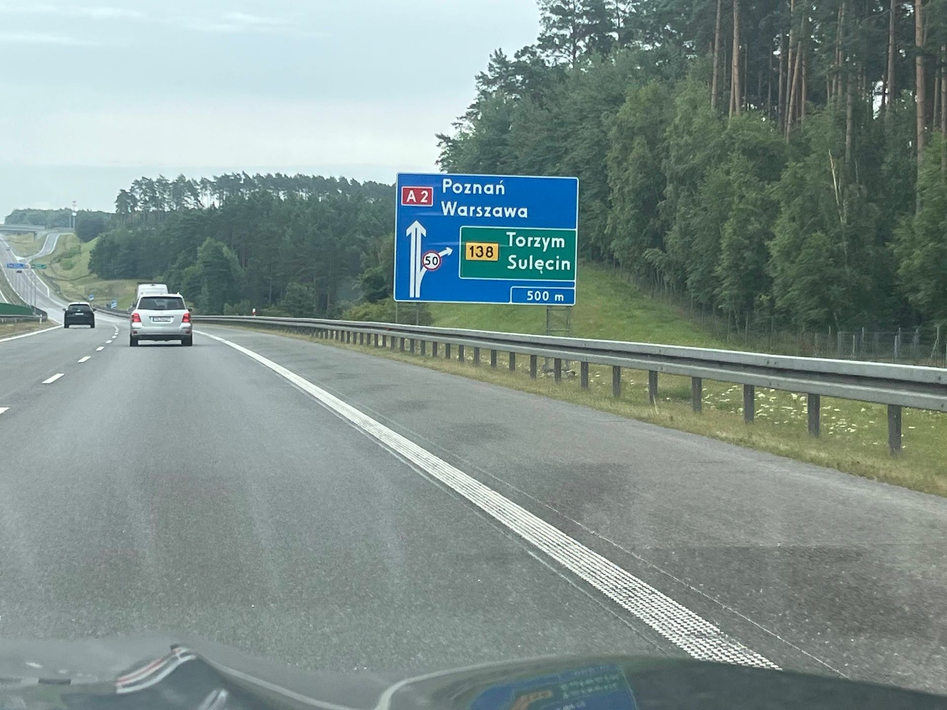 Autbahnabfahrt Majaland Kownaty