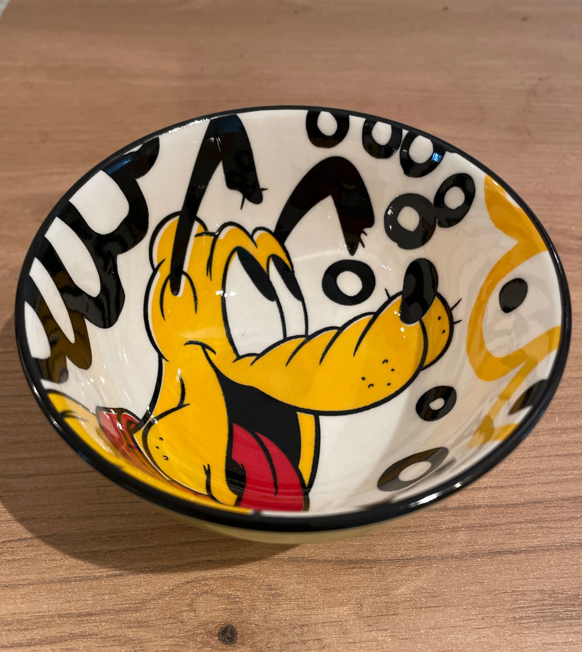 Pluto-Schale von THEHOUSE in Oberhausen